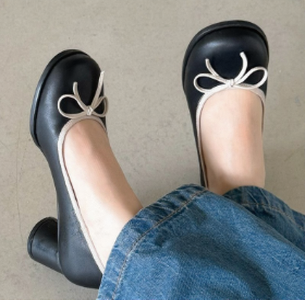 Round Toe Ribbon Pumps